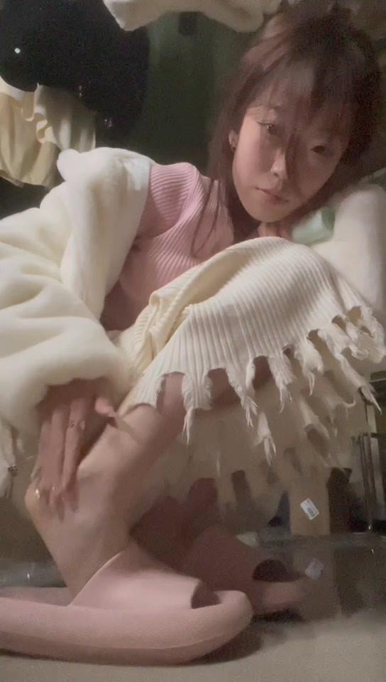 腳模面試臉足同框套路系列-123 模擬zj 俯視秀足 挑鞋[35P/13V/149M]插圖3