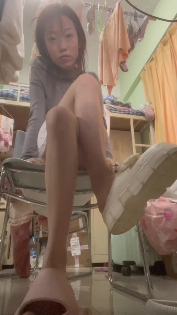 腳模面試臉足同框套路系列-123 模擬zj 俯視秀足 挑鞋[35P/13V/149M]插圖2