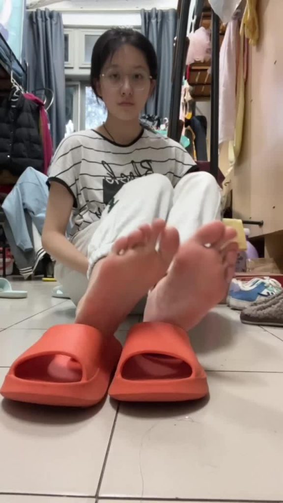 腳模面試臉足同框套路系列-142[20P/2V/41M]插圖1