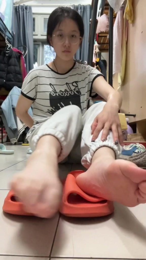 腳模面試臉足同框套路系列-142[20P/2V/41M]插圖2