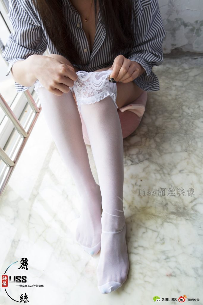 [LISS麗絲映像]NO.004 莎莎小姐《白蕾絲筒襪與超薄肉絲之戰(zhàn)》[90P/1.44G]插圖