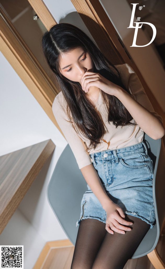 [零度攝影] VOL.47 黑絲領(lǐng)導(dǎo)者 黛欣 [56P/152MB]插圖3