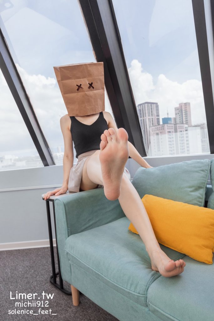 Limerence原創(chuàng) NO.013 Michii神秘紙袋女孩的裸足大解放[170P/1V/3.79GB]插圖