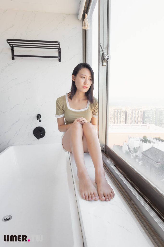 Limerence原創 NO.014 學生素人Sarah裸足首作[169P/1V/3.49GB]插圖1