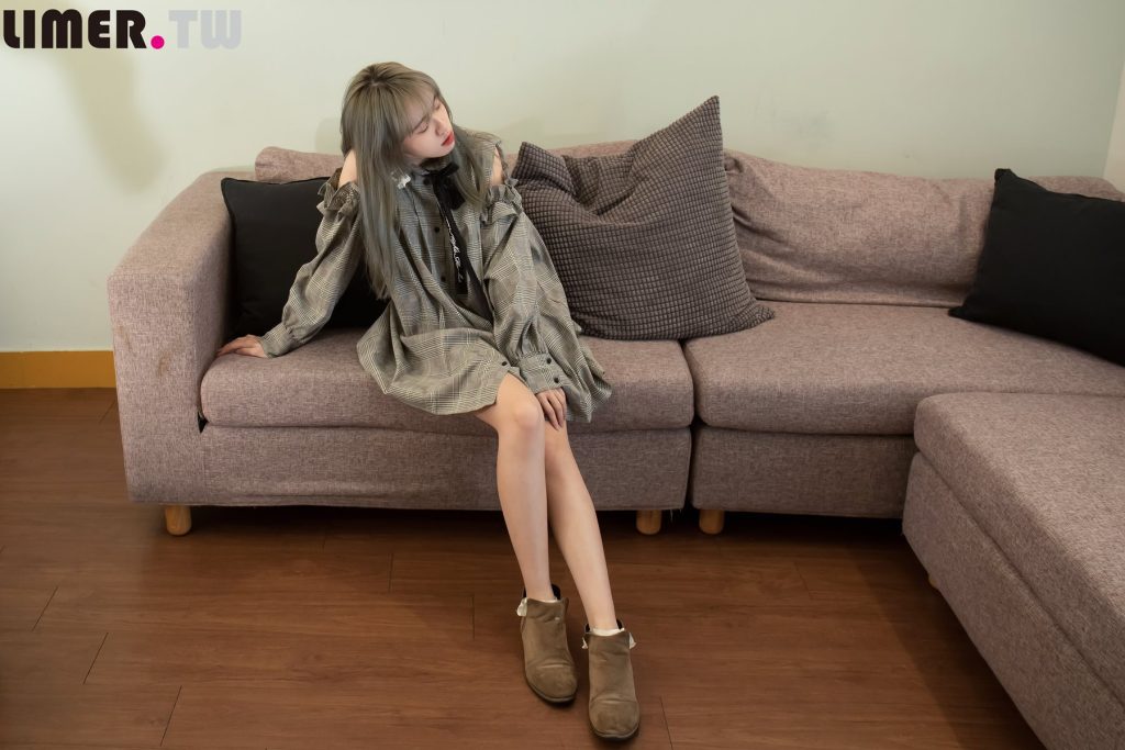 Limerence原創(chuàng) NO.018 清純可愛大二女學(xué)生首次嘗試拍攝脫襪美腿腳趾腳底[188P/1V/4.09GB]插圖1