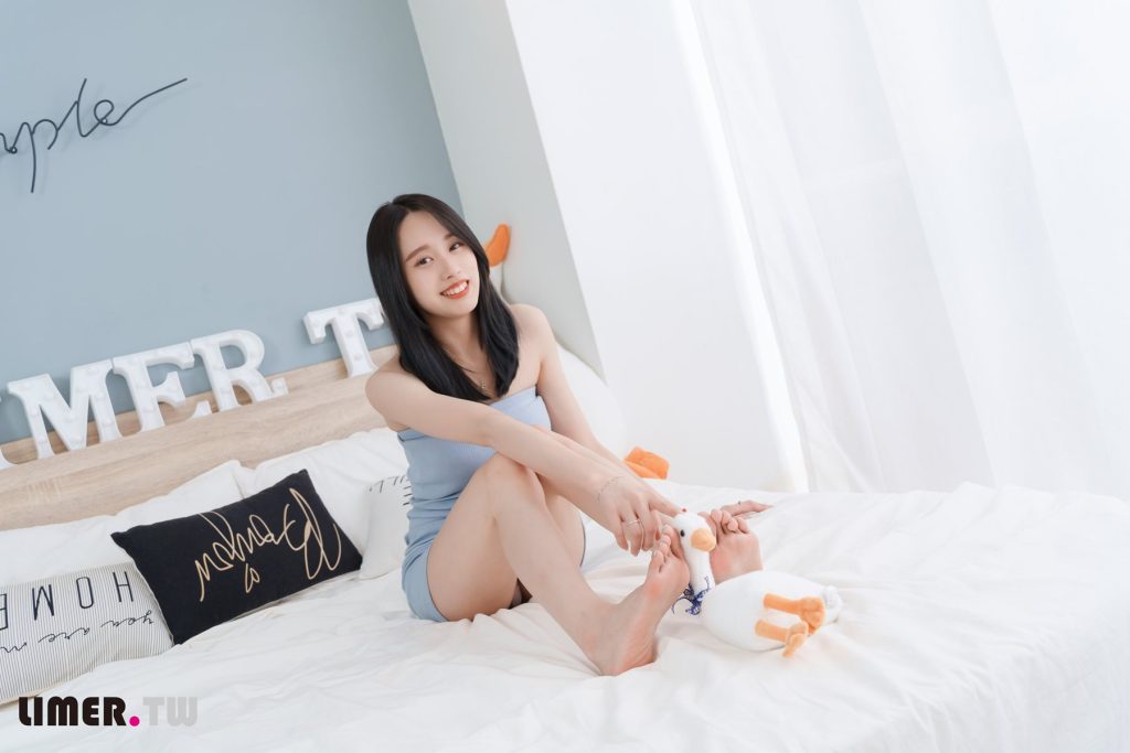 Limerence原創(chuàng) NO.034 極品女神Sammy 嫩足玩弄穆勒鞋[145P/1V/2.78GB]插圖3