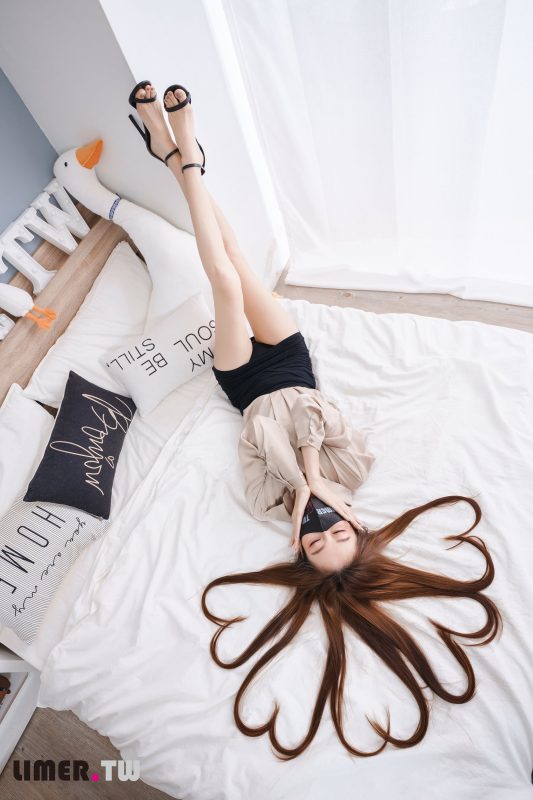 Limerence原創(chuàng) NO.051 語葳女神 OL 床上辦公 極品嫩足桌下露出[103P/1V/3.23GB]-無料攝影圈