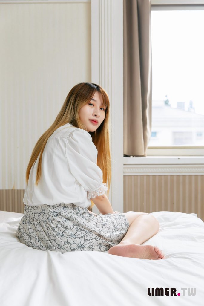 Limerence原創(chuàng) NO.062 小星星 美腳與薯條的較勁 油亮的腳底[215P/1V/3.92GB]插圖2