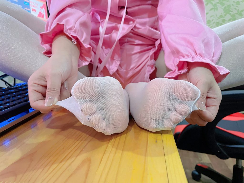 028-地瓜小盆友-網(wǎng)吧油光絲[199M]插圖