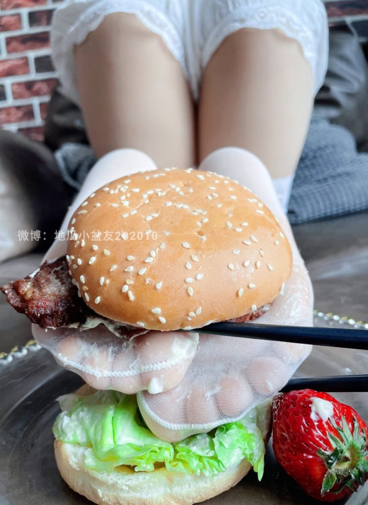 044-地瓜小盆友-地瓜牌白絲嫩足漢堡【圖包+視頻】[998M]插圖3