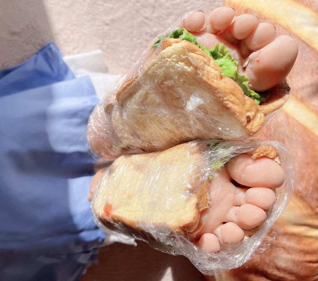 045-地瓜小盆友-地瓜牌肉絲裸足漢堡[68M]插圖3