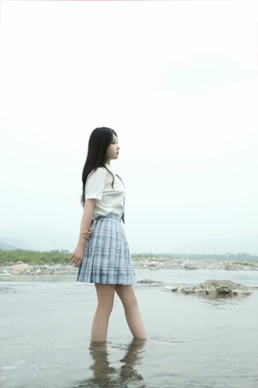 eloise軟軟 NO.014 – 河邊JK[32P/238MB]-無料攝影圈