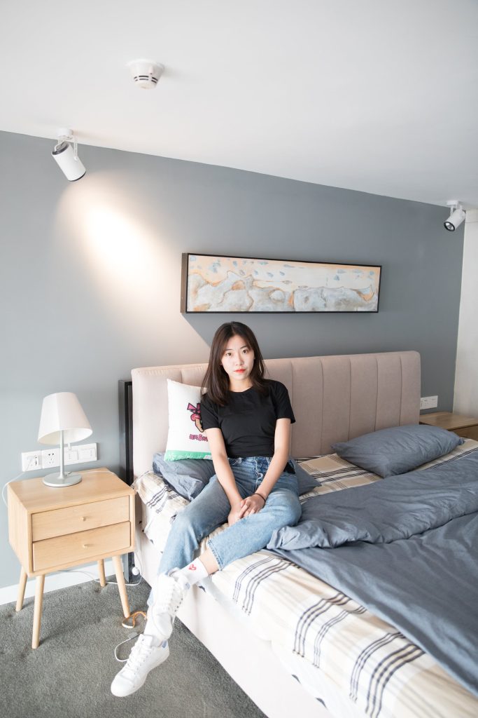 物戀傳媒 No.132 Elise-床邊的白色板鞋搭配白色棉襪與灰色棉襪 [147P/1V/3.05GB]插圖1