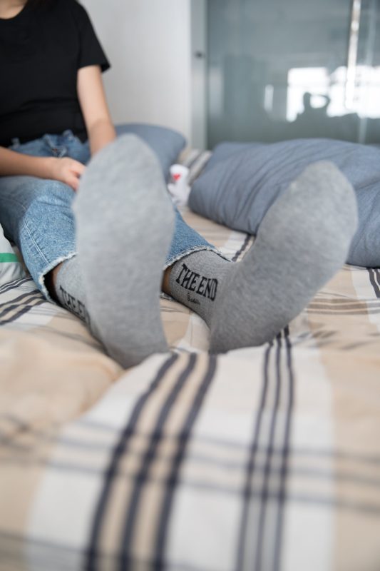 物戀傳媒 No.132 Elise-床邊的白色板鞋搭配白色棉襪與灰色棉襪 [147P/1V/3.05GB]-無料攝影圈