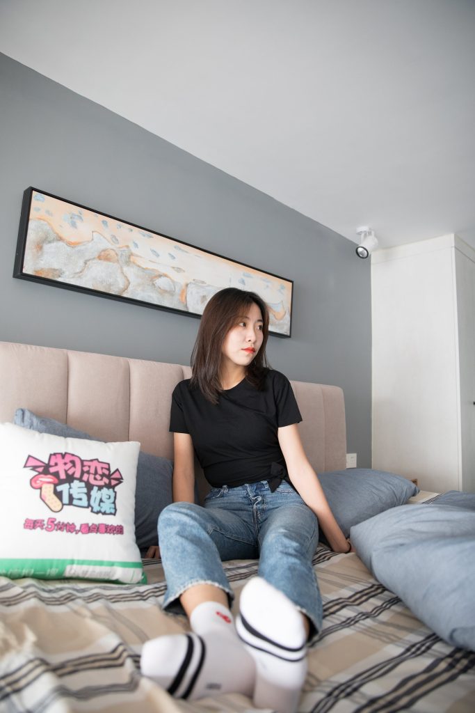 物戀傳媒 No.132 Elise-床邊的白色板鞋搭配白色棉襪與灰色棉襪 [147P/1V/3.05GB]插圖2