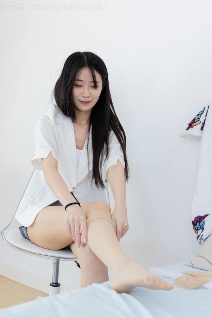 物戀傳媒 NO.2376 菜菜-三雙鞋子、過膝白絲、過膝肉絲、過膝黑絲[155P/1V/3.92GB]插圖2