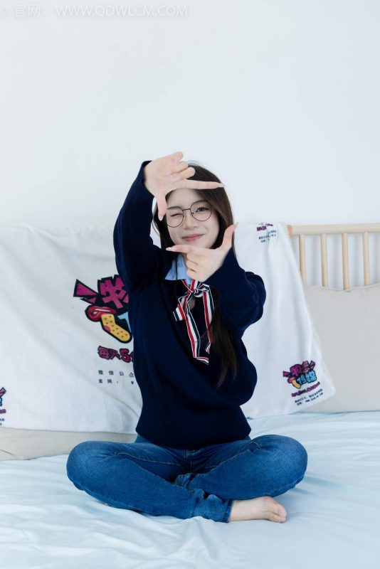 物戀傳媒 NO.2379 閃閃-帆布鞋、白棉襪、厚白絲小腿襪、裸足[160P/1V/5.73GB]-無料攝影圈