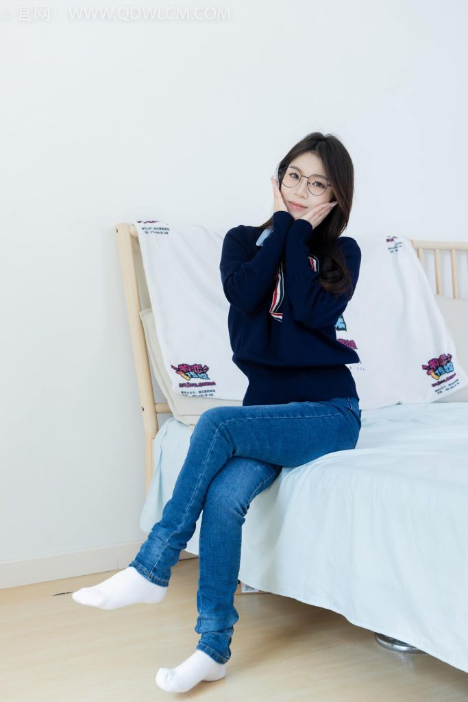 物戀傳媒 NO.2379 閃閃-帆布鞋、白棉襪、厚白絲小腿襪、裸足[160P/1V/5.73GB]插圖2