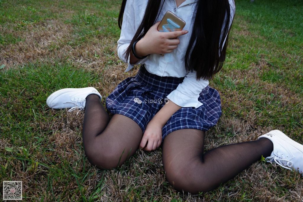 [SIEE絲意] No.001 曦曦 草坪黑絲 [76P/158MB]插圖2