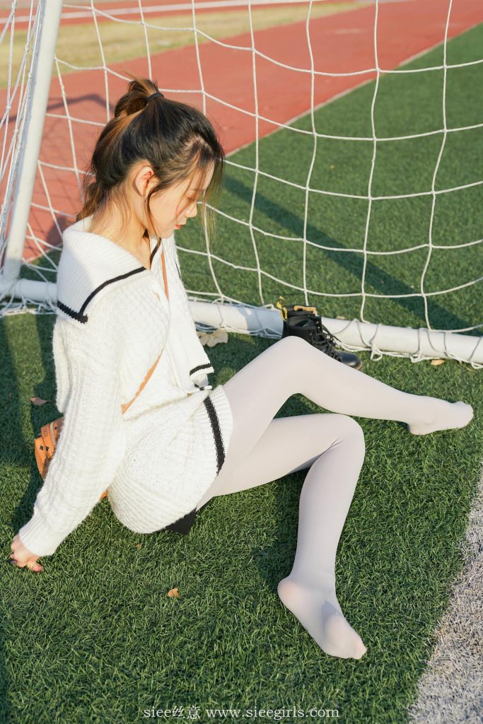 [SIEE絲意] No.385 櫻櫻 足球場(chǎng)的白絲 [74P/272MB]插圖1