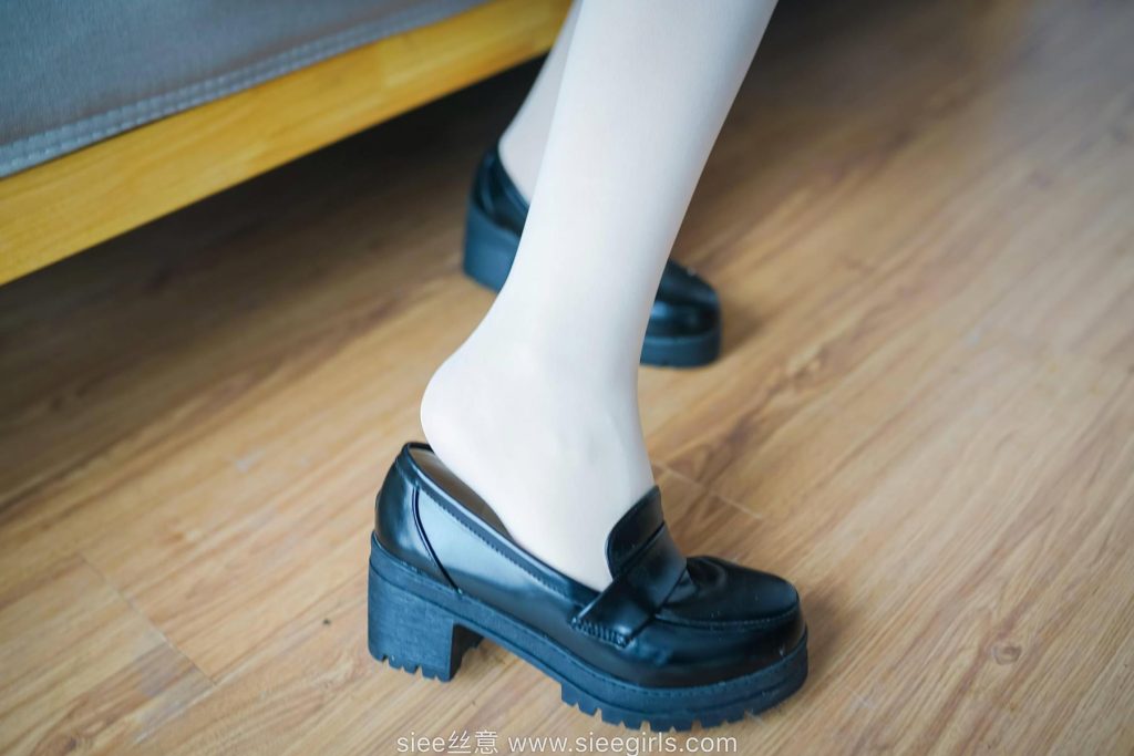 [SIEE絲意]NO.472 文文 小皮鞋學(xué)生裝 厚肉絲 [65P/117MB]插圖3