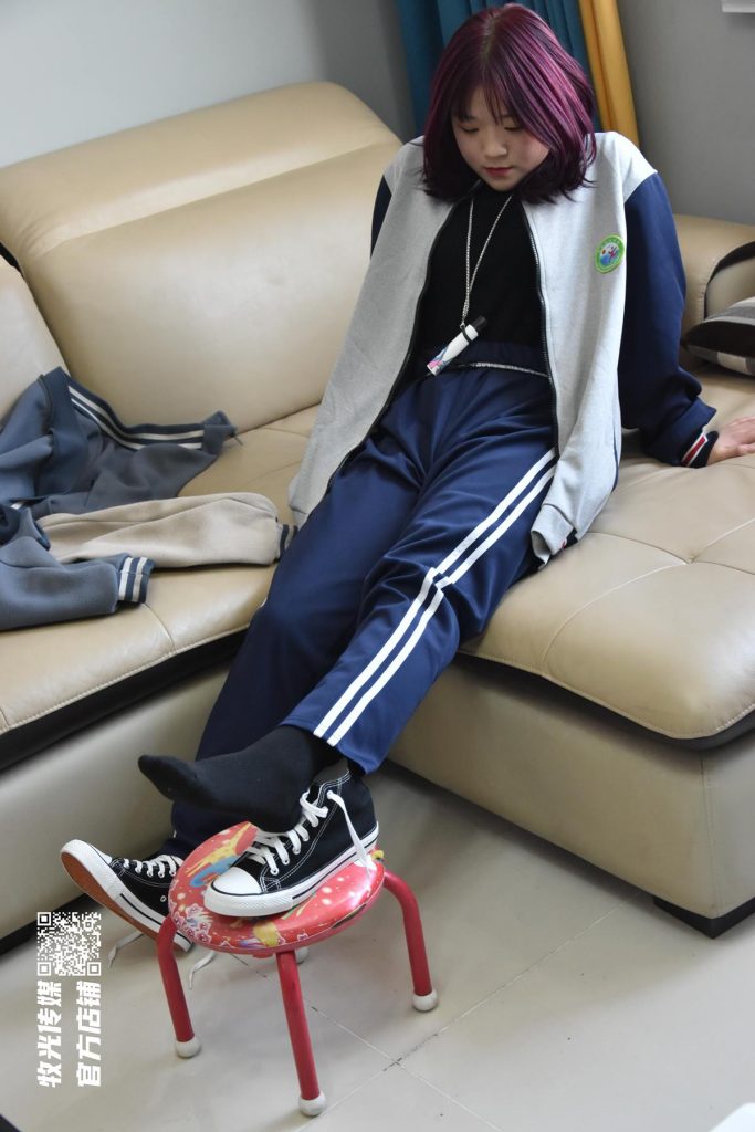 牧光攝影 010期 可愛妹字校服高幫帆布鞋白棉襪腳 [173P/1V/2.02G]插圖2