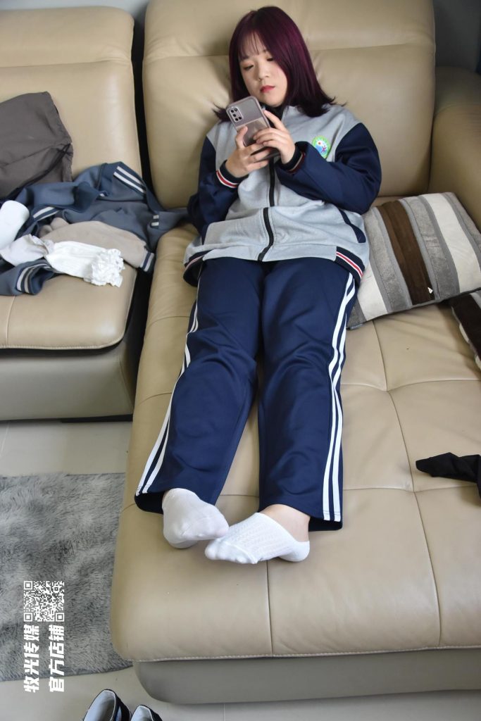 牧光攝影 010期 可愛妹字校服高幫帆布鞋白棉襪腳 [173P/1V/2.02G]插圖3