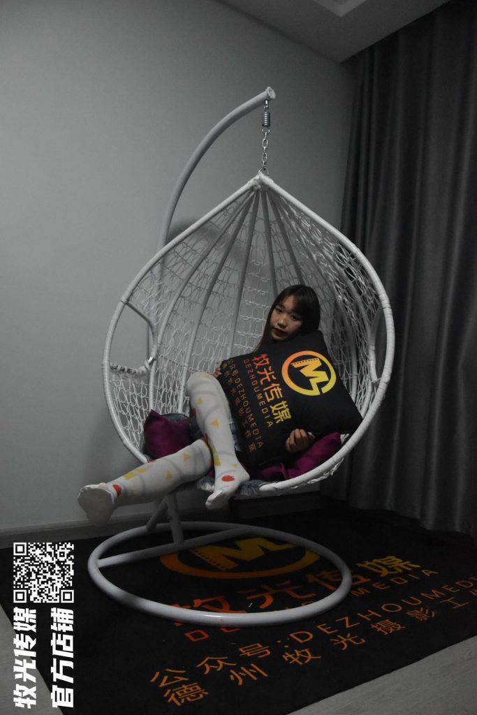 牧光攝影 JK白絲臟腳底裸足彩蛋糕 [173P/1V/1.17G]插圖1