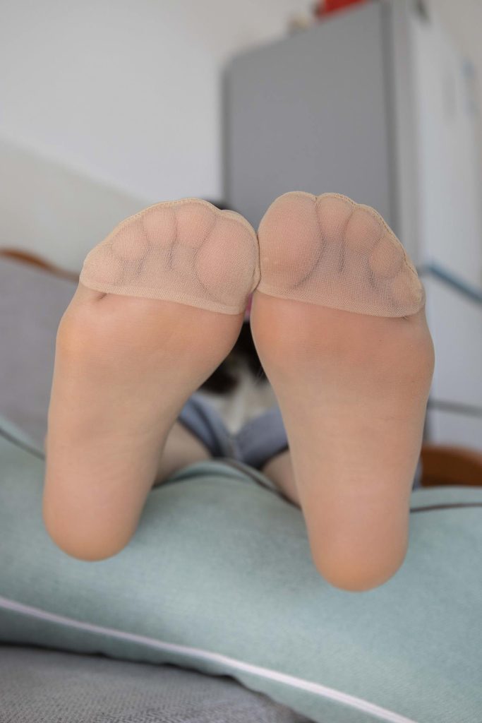 南國(guó)足藝 鎂釹主播妮妮原味肉絲美腳佑或挑鞋玩鞋無(wú)意識(shí)秀腳 [133P/1V/2.03G]插圖1