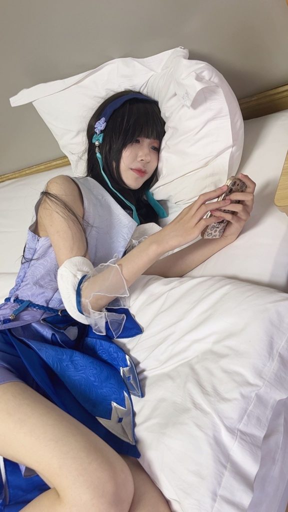 超美coser妮露小解解玉足把玩直拍+tk[35P/1V/1.16G]插圖3