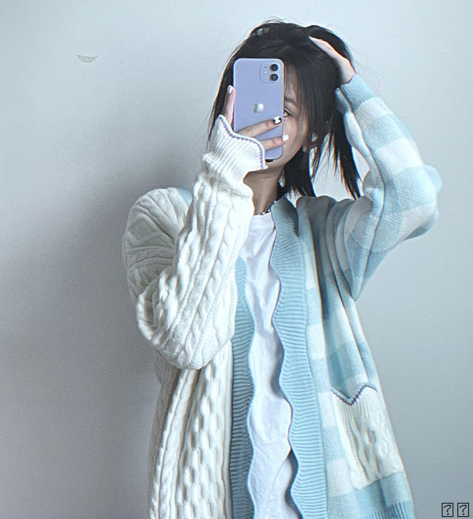 大學(xué)生鎂足（第四期），可愛妹字裸足，粉色襪子，宿舍自拍。[100P/65M]插圖5