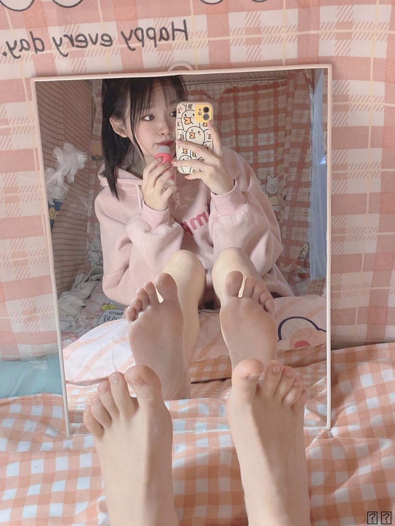 大學(xué)生鎂足 青春充滿活力，可愛不失姓感??！福利放送 [100P/73M]插圖1