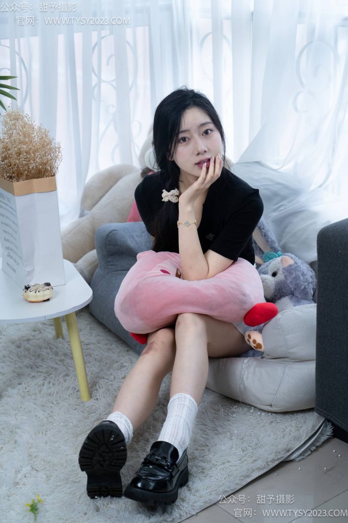 甜予攝影 012 魚魚-皮鞋、穿臟鏤空白棉襪、裸足[125P/2V/10.21GB]插圖2