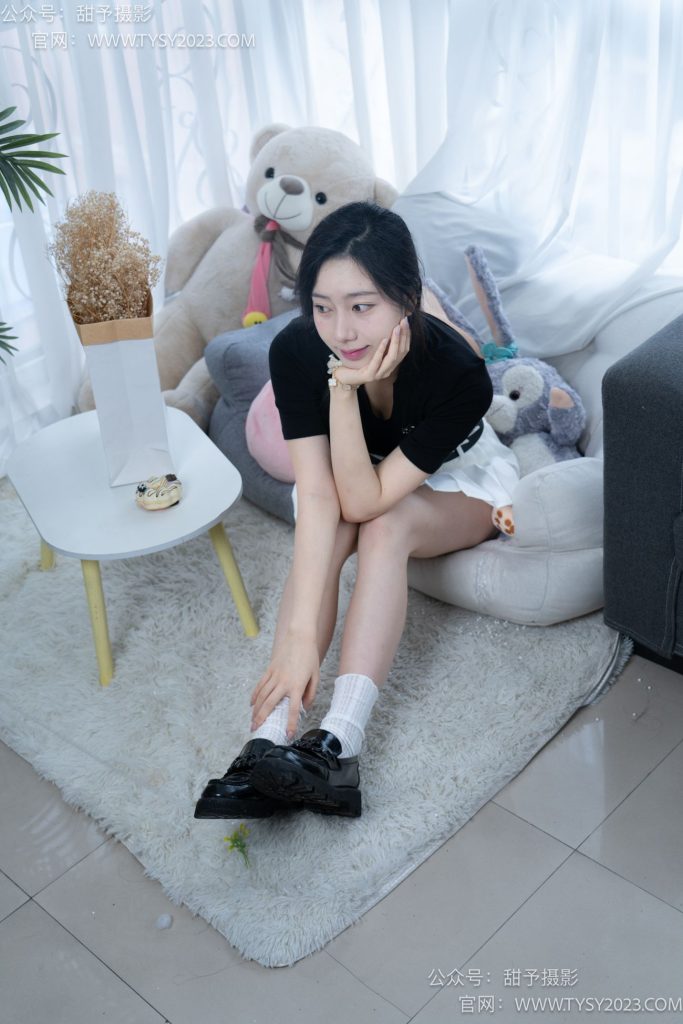 甜予攝影 012 魚魚-皮鞋、穿臟鏤空白棉襪、裸足[125P/2V/10.21GB]插圖1