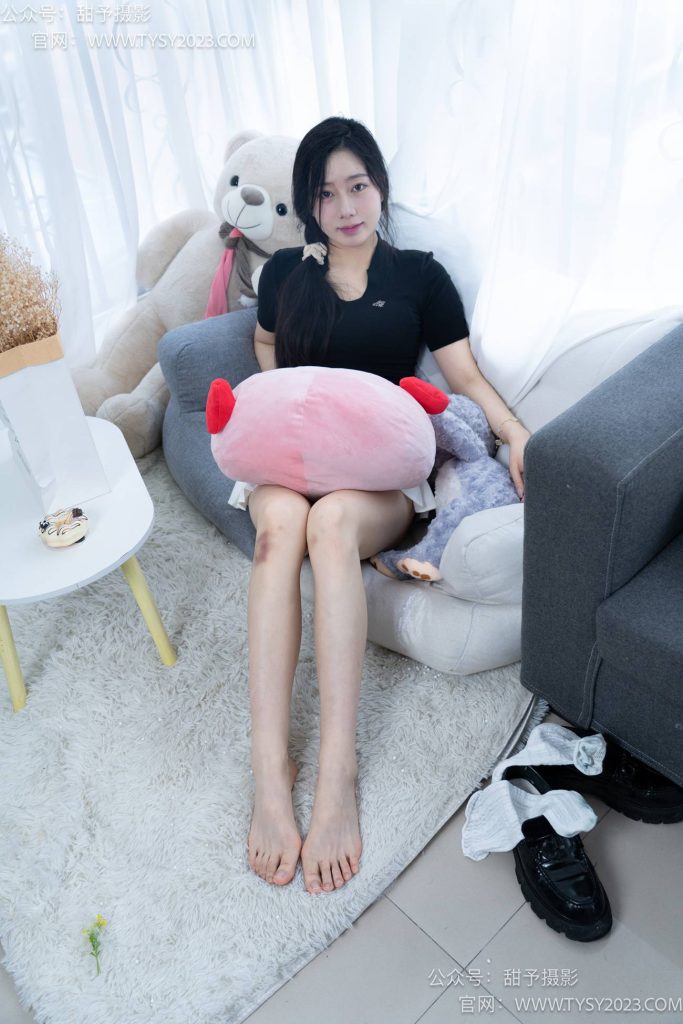 甜予攝影 012 魚魚-皮鞋、穿臟鏤空白棉襪、裸足[125P/2V/10.21GB]插圖3