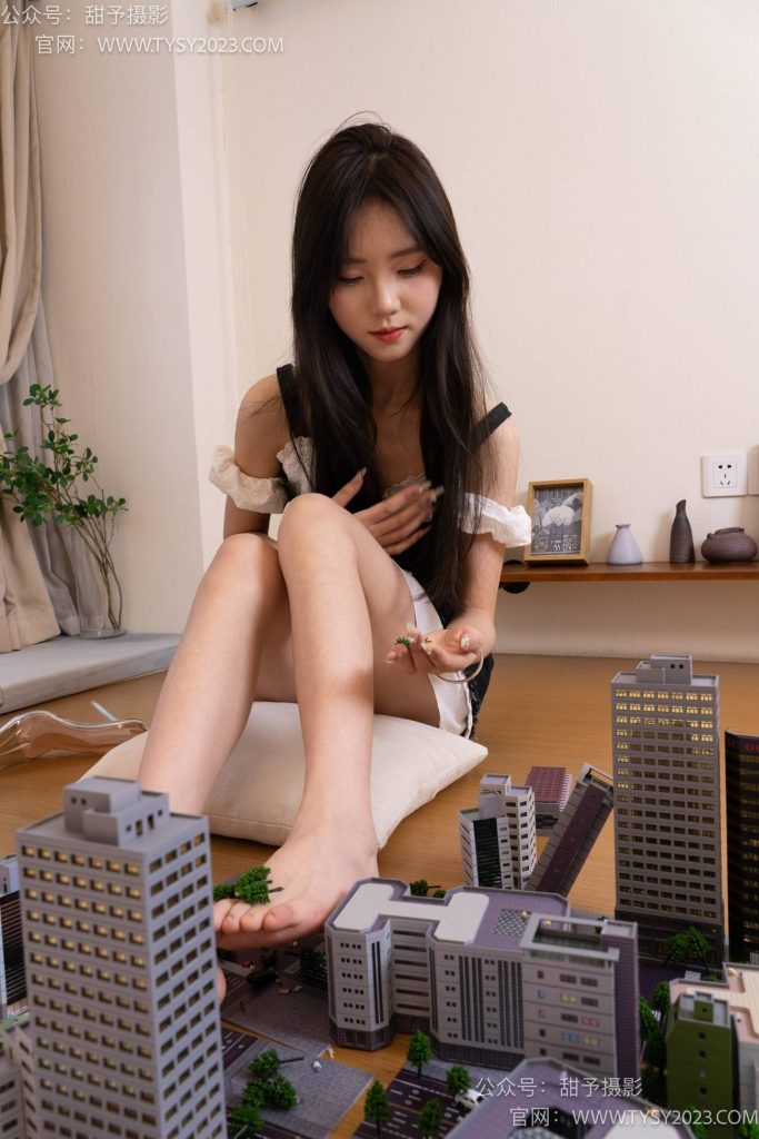 甜予攝影022期：璇璇 肉絲（腳尖加固款）、裸足、透明高跟 進(jìn)入小人國(guó)劇情 [151P/2V/11.8G]插圖3