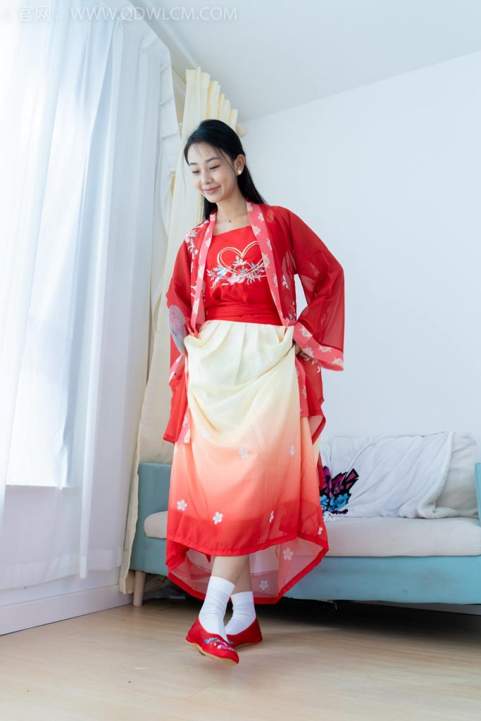 物戀傳媒 NO.2386 嵐嵐-布鞋、短白絲、紅色船襪、漢服[179P/1V/5.79GB]插圖1