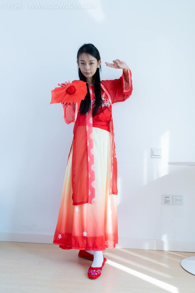 物戀傳媒 NO.2386 嵐嵐-布鞋、短白絲、紅色船襪、漢服[179P/1V/5.79GB]插圖3