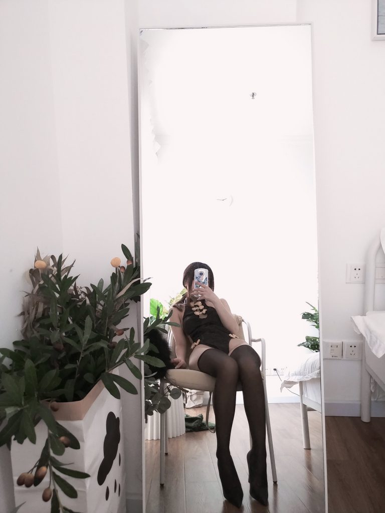 白嫩美少女鬼畜瑤 018 黑色短款旗袍 [35P/1V/131MB]插圖1