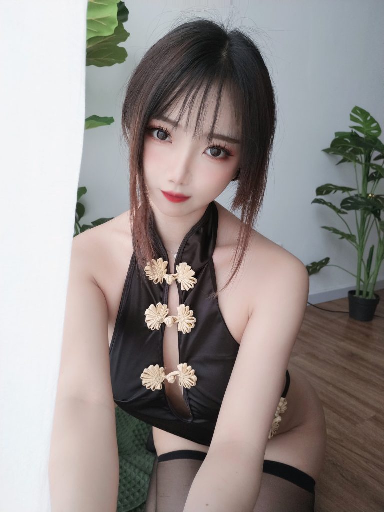 白嫩美少女鬼畜瑤 018 黑色短款旗袍 [35P/1V/131MB]插圖3