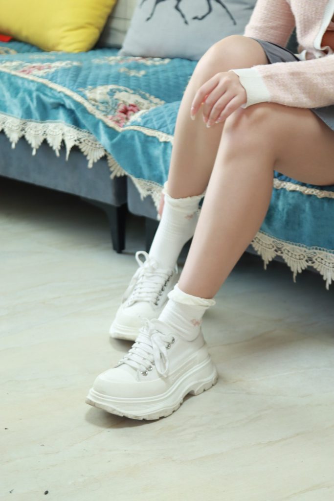 蕊蕊第一期 JK裝小白鞋白棉襪腳裸足[80P/3V/1.2GB]插圖