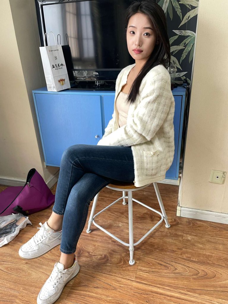 小麥學姐tk，一如既往的怕癢，癢到爆粗[34P/1V/1.89G]插圖