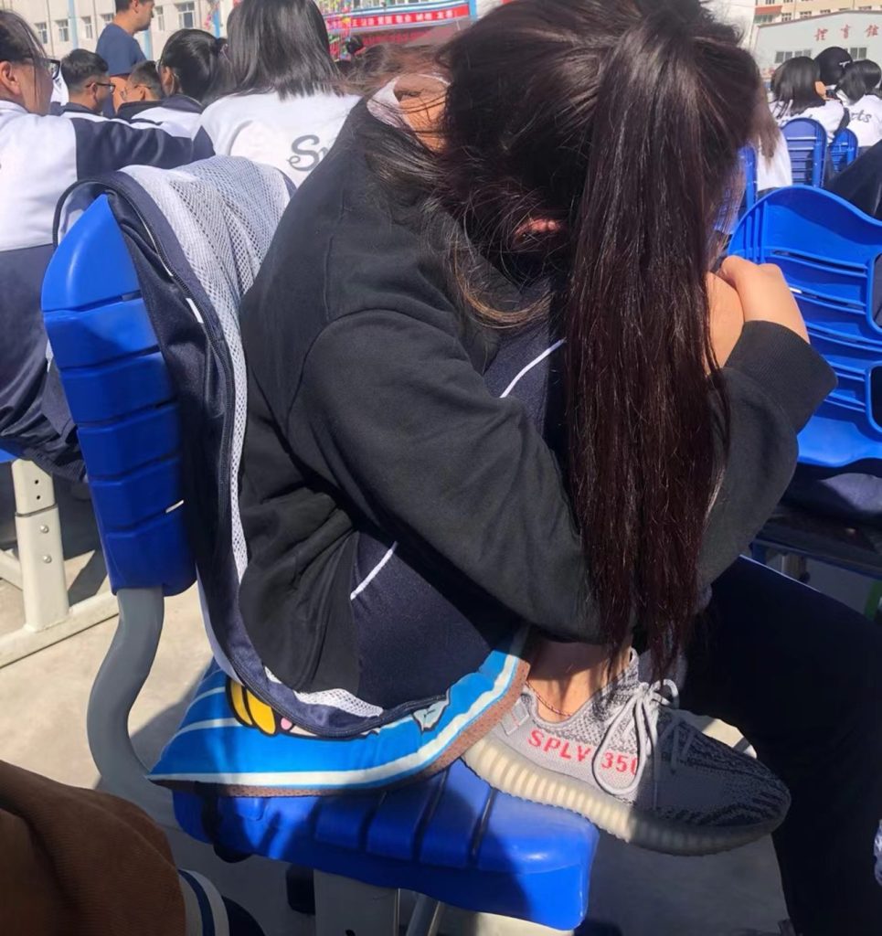 學(xué)舞蹈的小班花被我約來拍攝嫩腳丫瑜伽褲白棉襪裸足 [62P/1V/785MB]插圖2