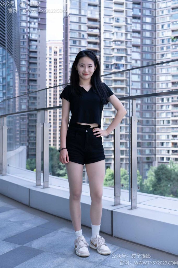 甜予攝影 NO.052 思思-板鞋、白棉襪、肉絲（腳尖加固款）[129P/2V/9.59GB]插圖3