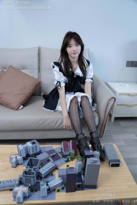 甜予攝影 NO.056 璇璇-高跟鞋、黑絲（腳尖加固款）、白絲（腳尖加固款，白絲僅圖片和劇情版視頻包含）、裸足、小人國(guó)劇情 [192P/2V/13.87GB]插圖3
