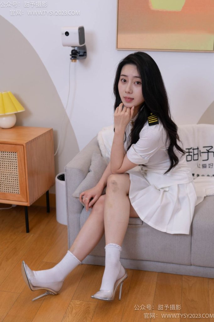 甜予攝影 NO.057 魚魚-透明高跟鞋、自然穿臟白棉襪、裸足 [139P/2V/10.14GB]插圖1