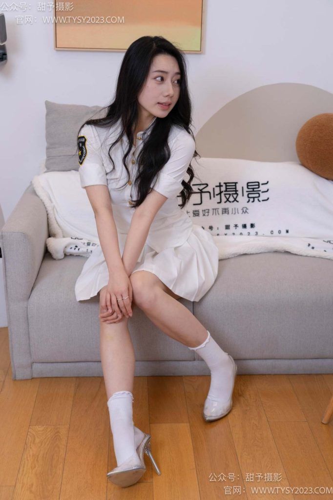 甜予攝影 NO.057 魚魚-透明高跟鞋、自然穿臟白棉襪、裸足 [139P/2V/10.14GB]插圖4