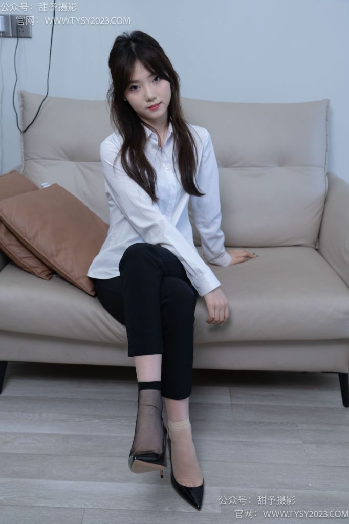 甜予攝影 NO.059 璇璇-OL制服、高跟鞋、薄綠絲（腳尖加固款）、短肉絲短黑絲（均為腳尖加固款）、裸足 [151P/2V/12.51GB]插圖2