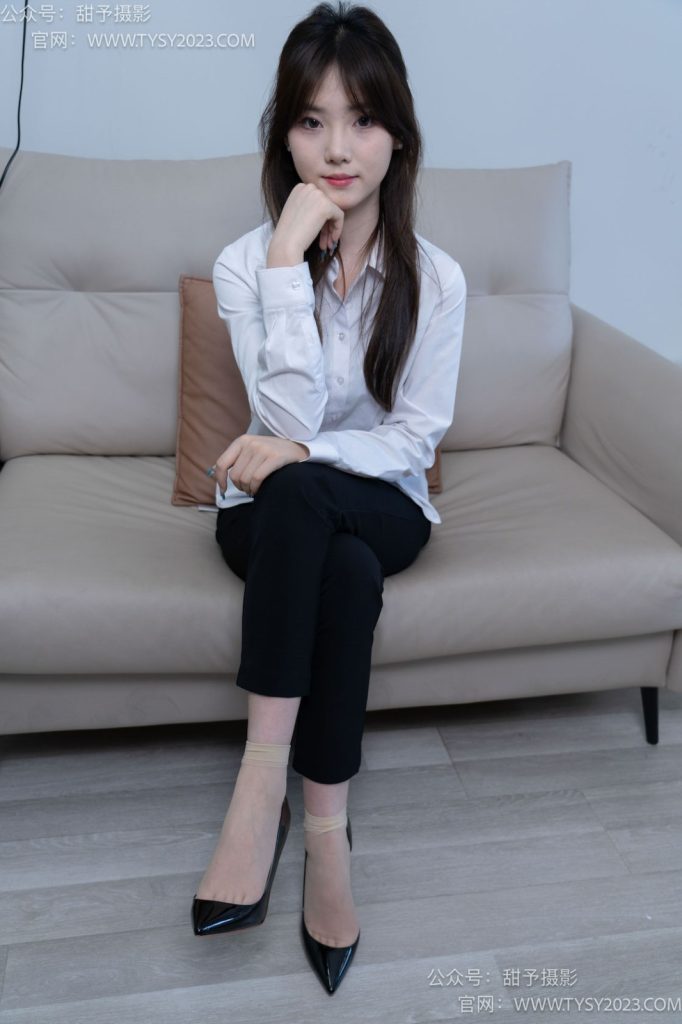 甜予攝影 NO.059 璇璇-OL制服、高跟鞋、薄綠絲（腳尖加固款）、短肉絲短黑絲（均為腳尖加固款）、裸足 [151P/2V/12.51GB]插圖1