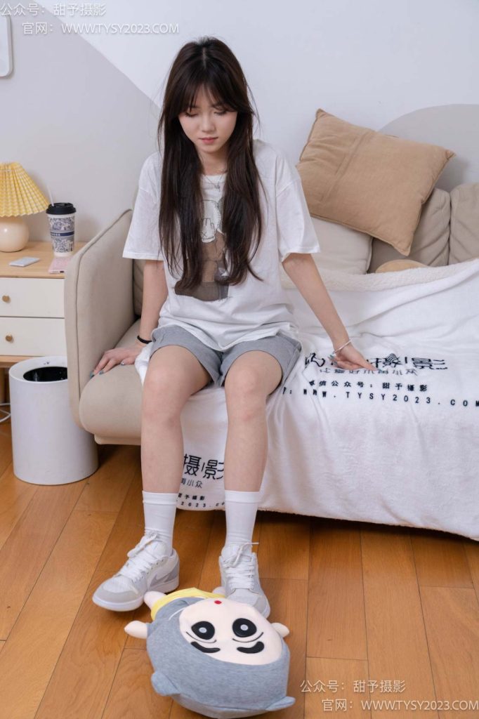 甜予攝影 NO.062 璇璇-板鞋、白棉襪、踩蠟筆小新玩偶劇情[134P/2V/11.29GB]插圖3